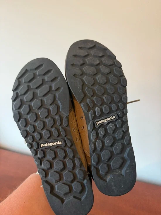 Women’s Patagonia Canvas and Suede Lace-Up Shoes - Taupe/ size 7 - Picture 3 of 7